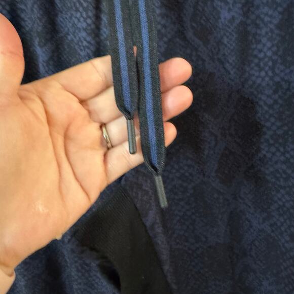 Athleta Brooklyn Joggers Size 4 Blue Black Snakeskin Athletic Pants Lightweight - Picture 11 of 12